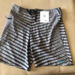 NWT Patagonia “Wavefarer” striped Boardshorts 33